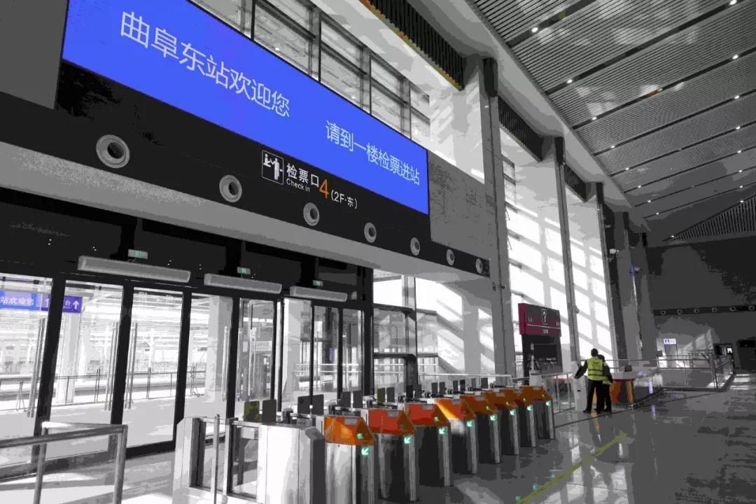 备受关注!鲁南高铁首班列车26日驶入曲阜东站